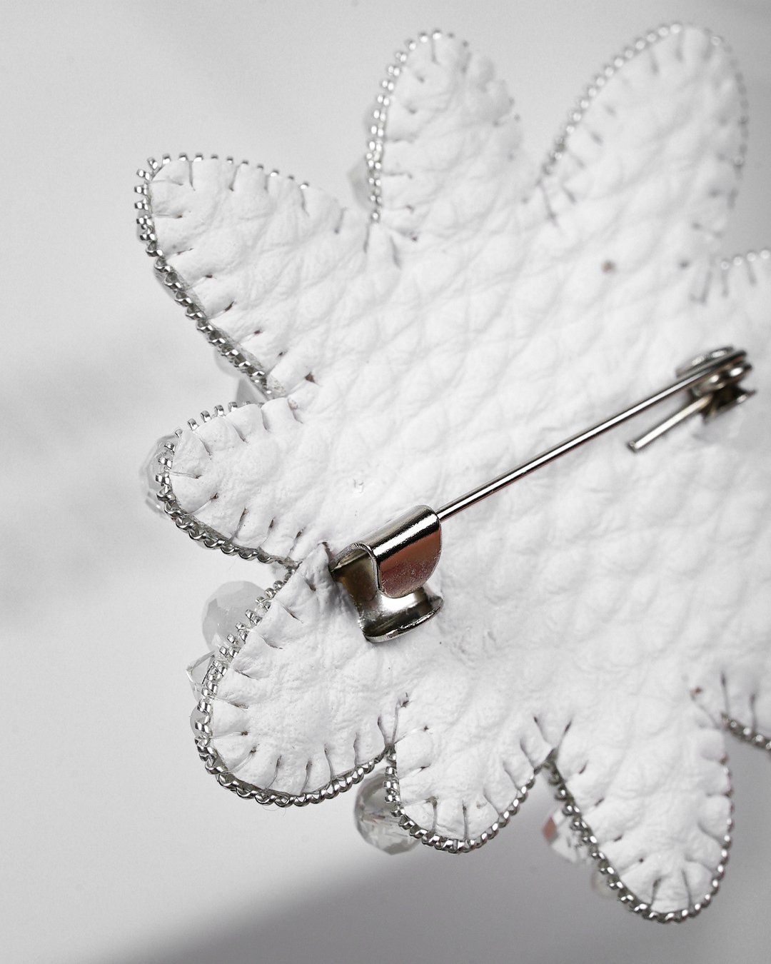 Chamomile Brooch – Full Bloom - Image 6