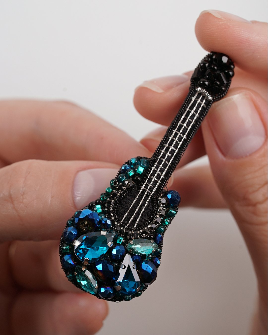 Blue Guitar Beaded Brooch - Image 15