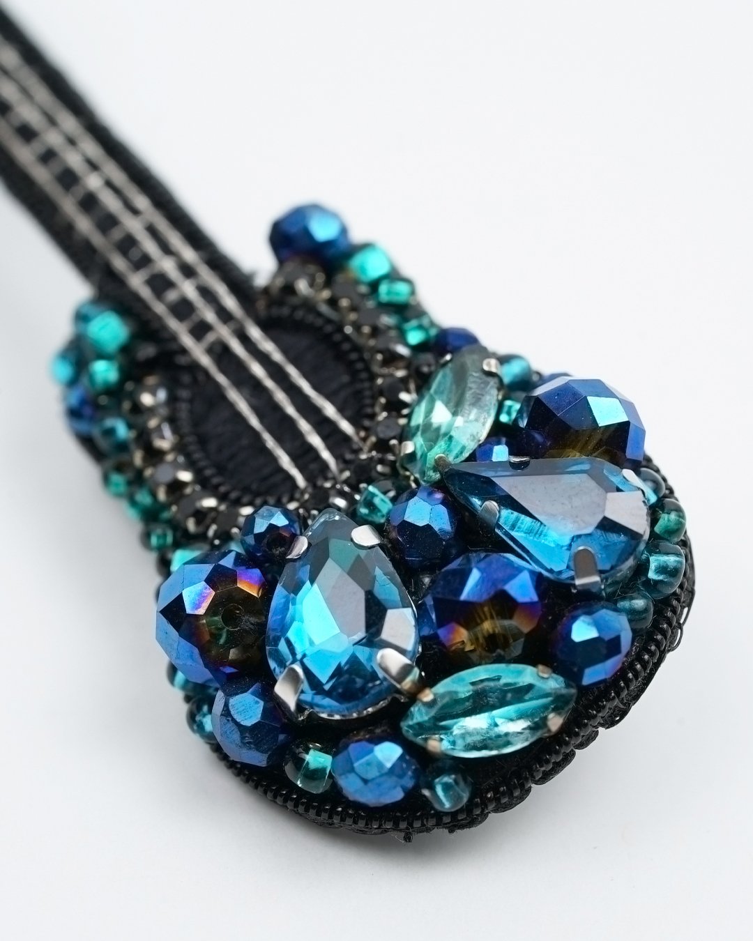 Blue Guitar Beaded Brooch - Image 5